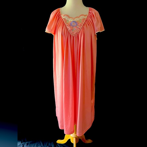 Vanity Fair Intimates & Sleepwear Vintage Vanity Fair Nylon Gown
